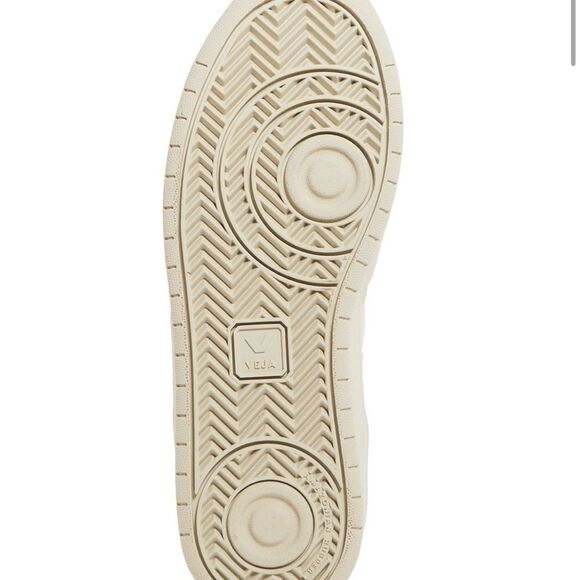 Veja | Men's V-10 Low Top Mesh and Suede Sneakers | Color: Neutral | Size: US 7 - Picture 4 of 6